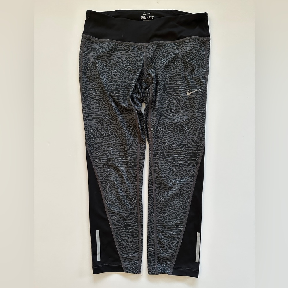 Nike Running Black White Animal Printed Crop Tights Size Small Active Workout